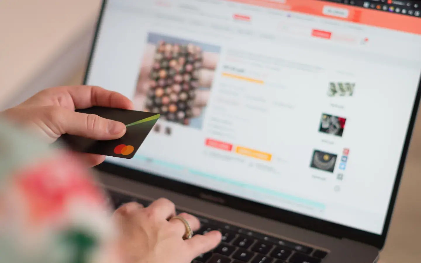 bizCommerce-mockup-2025